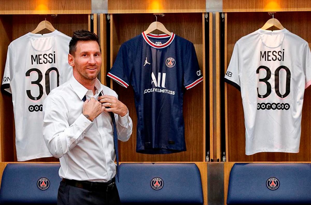 A un año de la llegada de Lionel Messi a Paris Saint Germain. Un día que cambió una historia que parecía ser eterna con Barcelona. Foto: PSG./Télam/CBRI