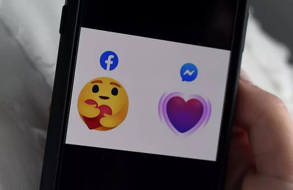 También se incluyó un corazón en tonos morados para utilizar en el chat de Facebook (web)