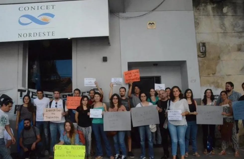 Imagen archivo. Investigadores y becarios del Conicet protestan ante los recortes en Ciencia y Tecnología.
