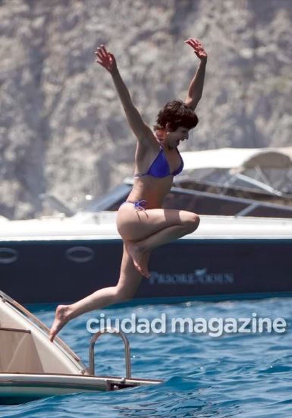 Úrsula se divirtió saltando a las aguas turquesas. (Foto:CiudadMagazine)