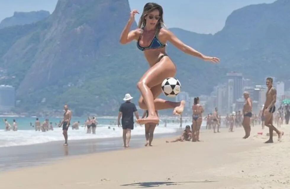 Natalia Guitler, la amiga hot de Ronaldinho que da cátedra al futvóley en Punta del Este.