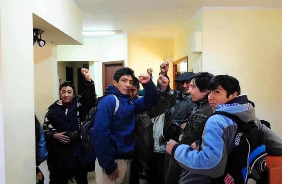 Un grupo de la comunidad mapuche de Vuelta del Río tomó el juzgado federal de Esquel.