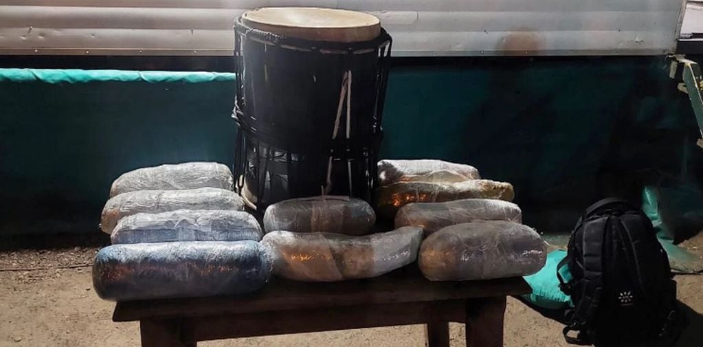 Dos bombos que salieron de Misiones fueron incautados con marihuana en su interior en Chaco: un detenido.