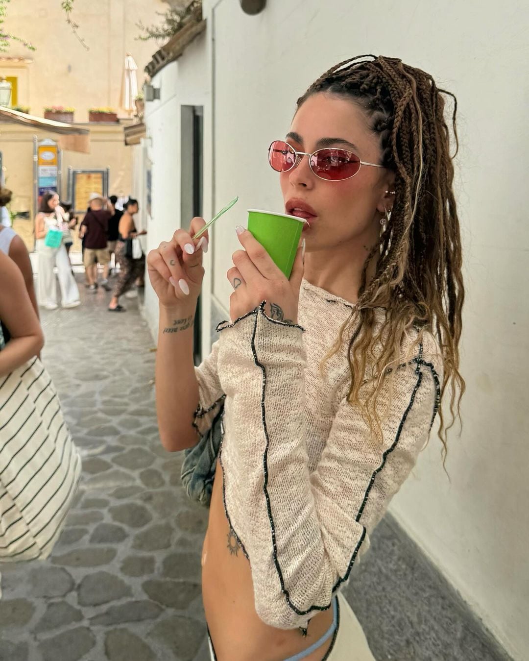 Tini Stoessel lució una microbikini de Playboy que casi no pasa la censura y también estrenó peinado