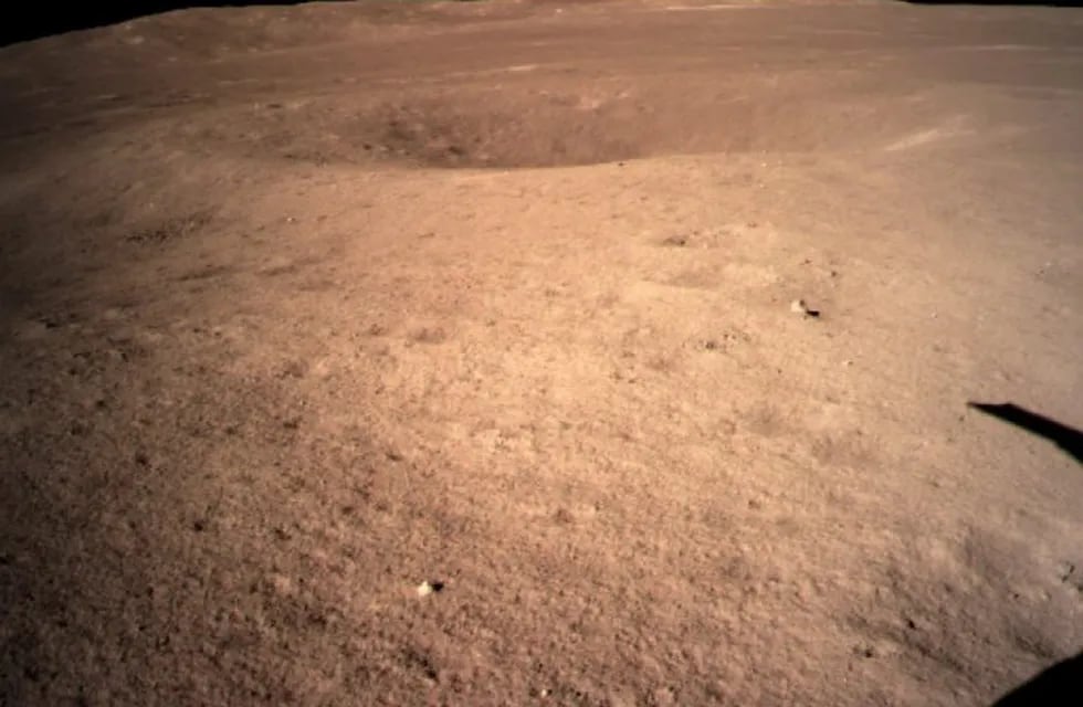 La sonda Chang'e-4 de China aterrizó este 3 de enero en la cara oculta de la Luna, convirtiéndose en la primera nave en conseguir posarse en un terreno inexplorado, nunca visible desde la Tierra POLITICA INVESTIGACIÓN Y TECNOLOGÍA CNSA