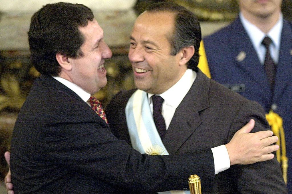 Foto tomada el el 23 de diciembre de 2001 del entonces nuevo presidente argentino Adolfo Rodriguez Saá
