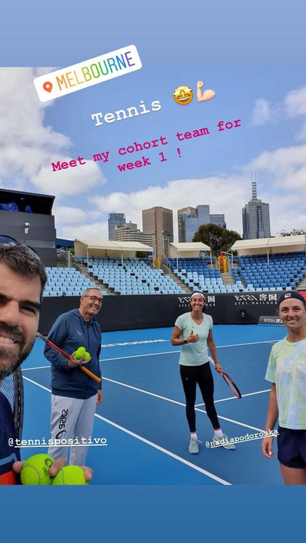 Las tenistas empezaron a moverse en las canchas de Melbourne luego del aislamiento. (@carogarcia)