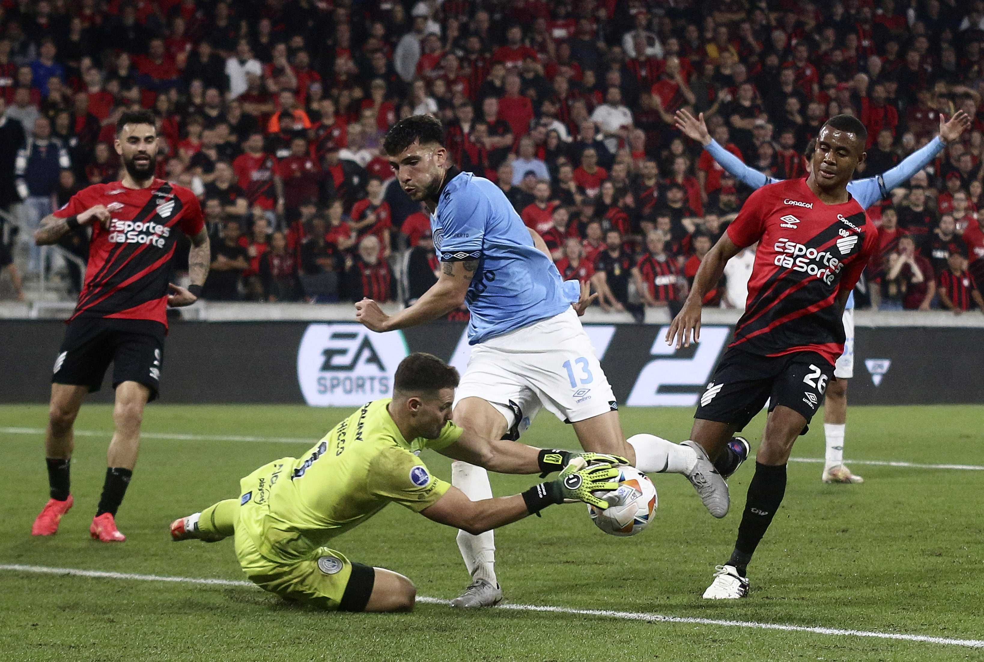 Belgrano visitó a Paranaense por la vuelta de los octavos de final de la Sudamericana. (Fotobaires)