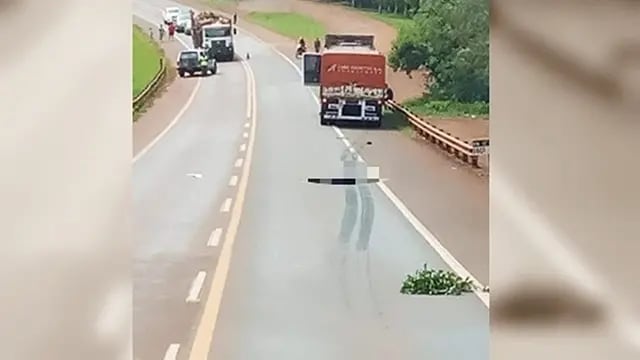 Un hombre que murió atropellado por un camión se habría suicidado arrojándose frente al mismo