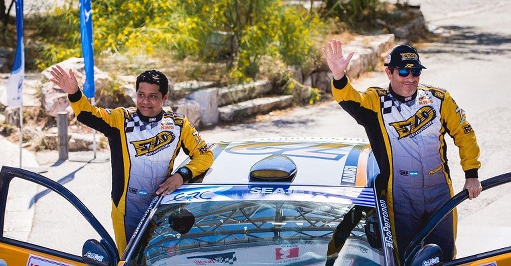 El cordobés Juan Pablo Monasterolo (a la izquierda), con su piloto Juan Carlos Alonso en el Campeonato Europeo de Rally. En 2019, Pupín se convirtió en el primer navegante argentino campeón del prestigioso certamen del Viejo Mundo (categoría ERC2).