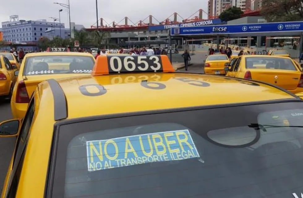 Los taxistas cordobeses, en pie de guerra contra Uber (foto de Cadena3.com).