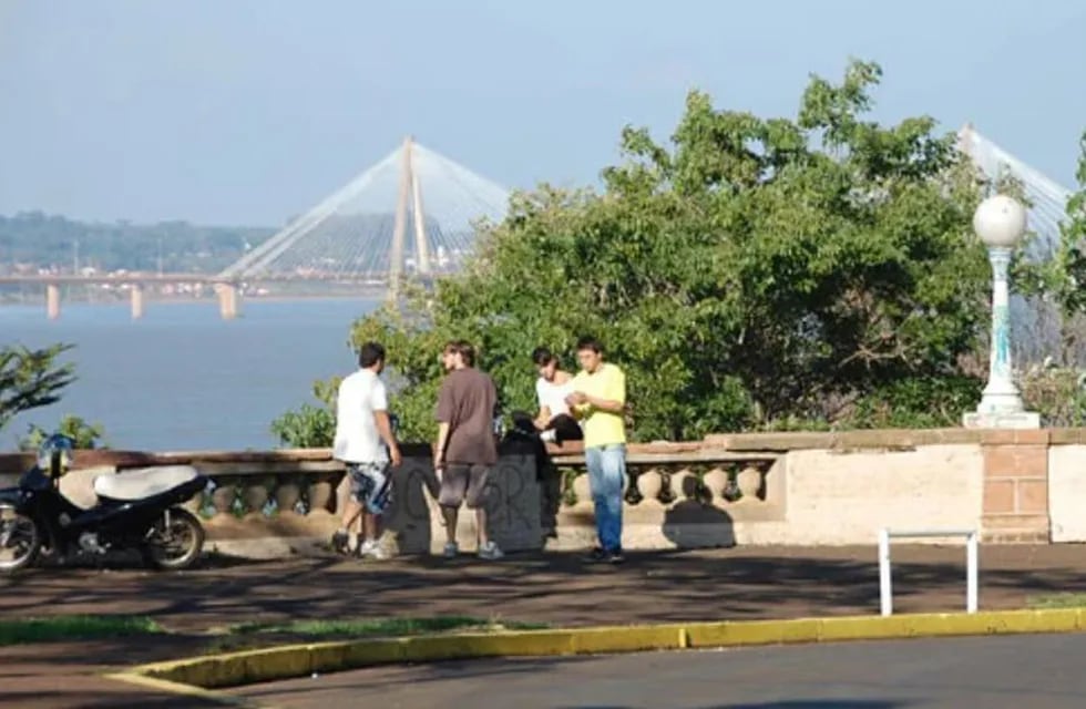 Continúa internado el menor que cayó del mirador del Parque Paraguayo en Posadas.