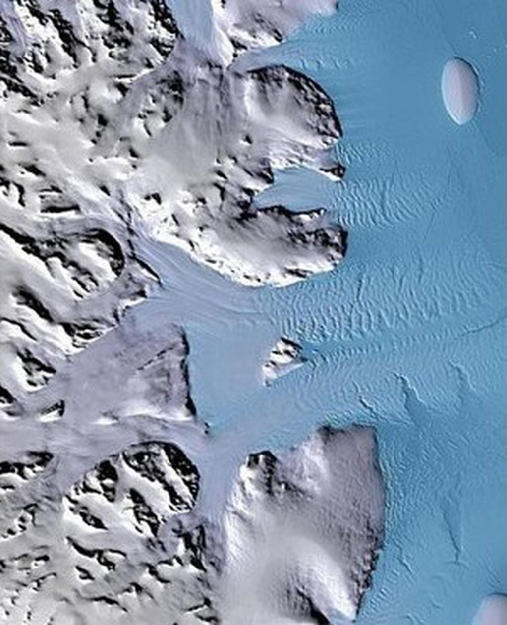 La Península Antártica donde muestra los glaciares que viajan hacia el Mar de Weddell.
