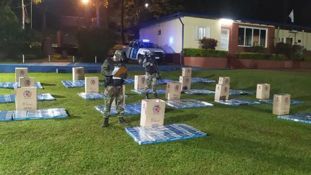Decomisan 8.500 atados de cigarrillos en Puerto Rico. Prefectura Naval Argentina