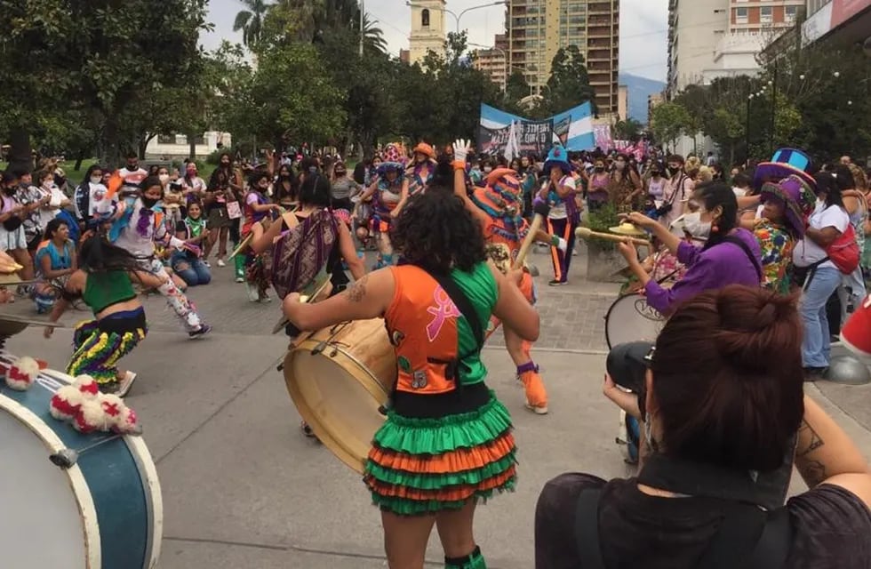 El Día Internacional de la Mujer fue conmemorado en Jujuy con una movilización de organizaciones que recorrió toda la ciudad.
