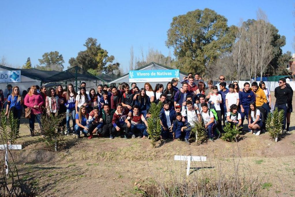 Alumnos de las escuelas generativas aprendieron sobre árboles y plantas autóctonas de San Luis.