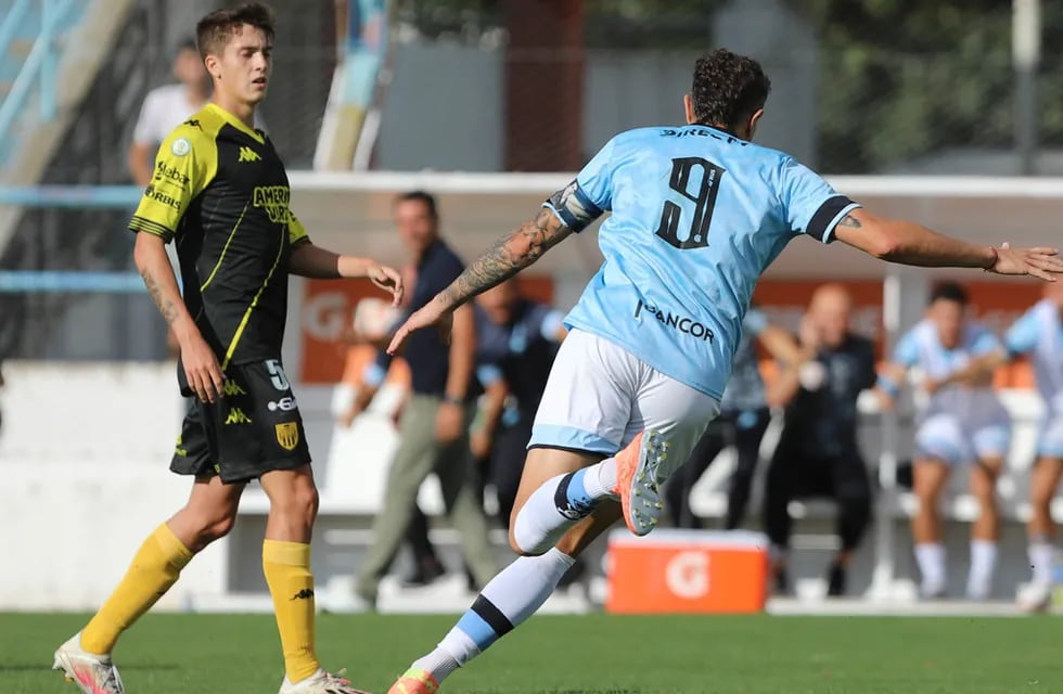 De frente al gol. Pablo Vegetti anotó y a cobrar, para un Belgrano en ganador (Foto: Prensa Belgrano).