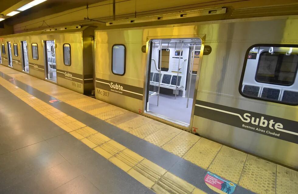 BUENOS AIRES, 27/06/2016,  NUEVOS TRENES DE LA LINEA H DE SUBTERRANEOS. FOTO:DYN/LUCIANO THIEBERGER. buenos aires  nuevos vagones linea h linea h subterraneos coches nuevos