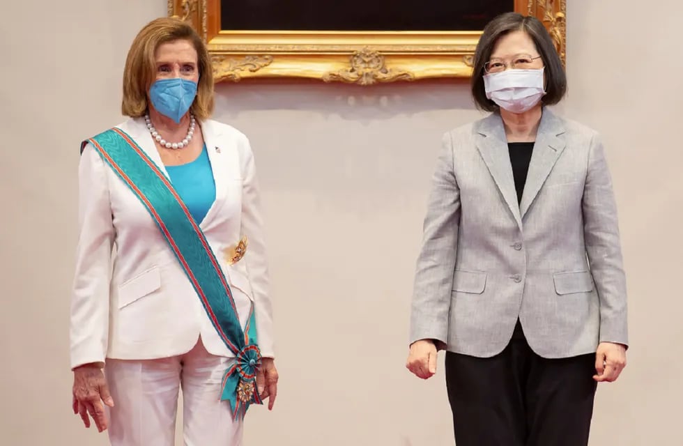 Nancy Pelosi, y la presidenta de Taiwán, Tsai Ing-wen, en Taipéi.