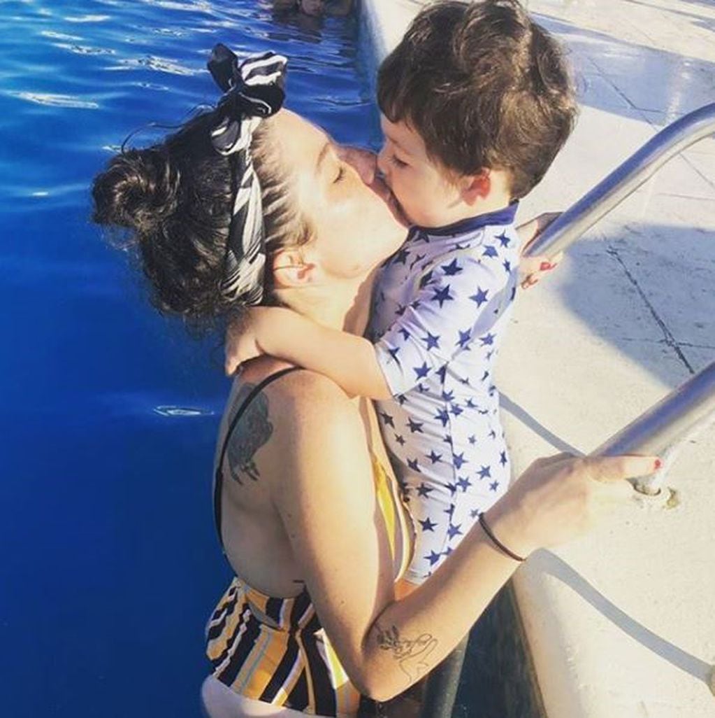 Juana Repetto y su hijo Toribio (Foto: Instagram/juanarepettook)