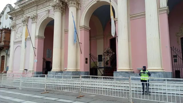 Día de la Memoria en Salta: por las marchas colocaron vallas en Iglesias y monumentos