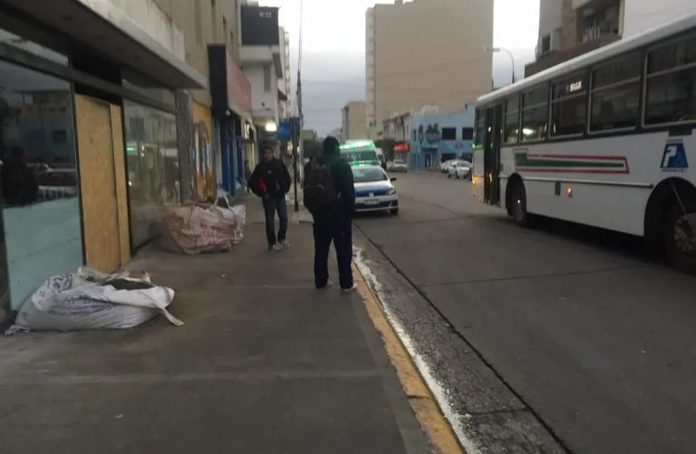 Hombre golpeado en pleno centro.