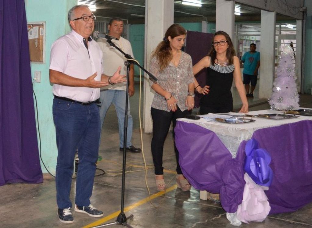 "Es digno de  aplaudir que nuestros empleados, casi cuarenta, estén participando hoy de este acto". manifestó el intendente Julio Bravo.