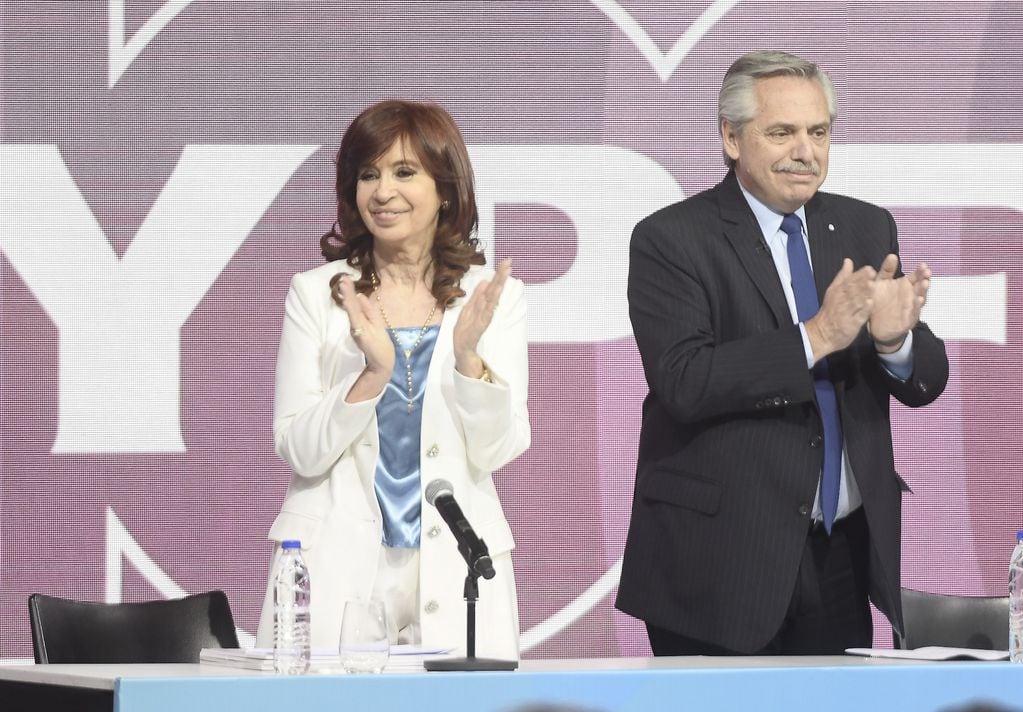 Cristina Kirchner Alberto Fernández en el acto de YPF. Foto Federico López Claro.