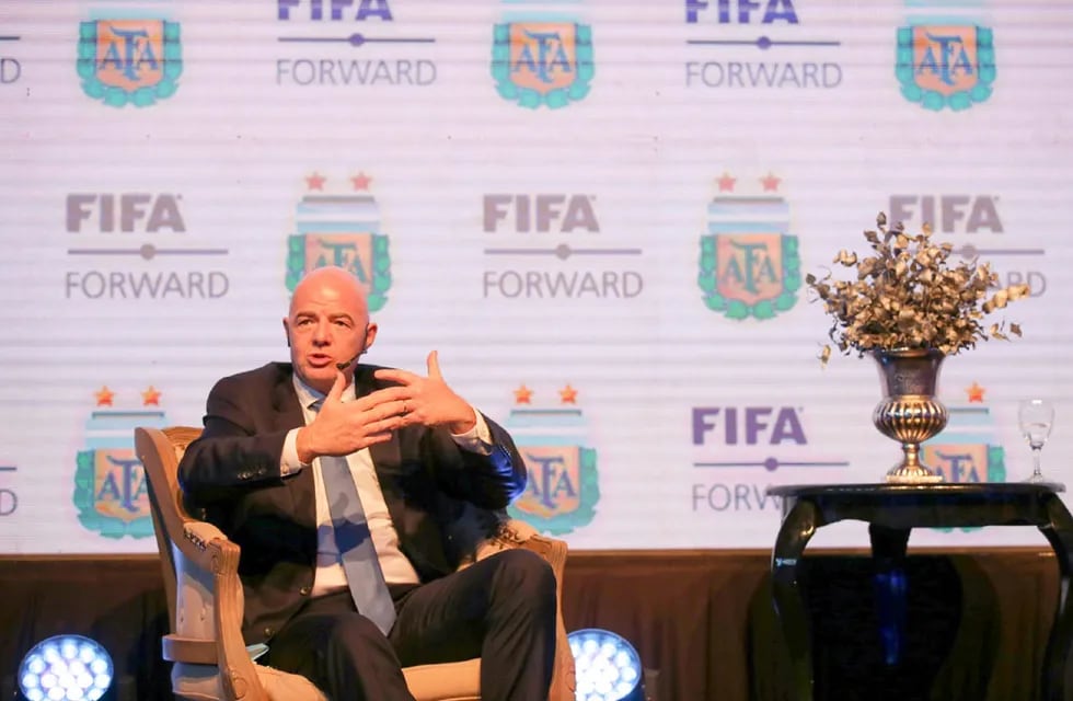 El presidente de la Fifa Gianni infantino visitó Argentina buscando apoyo para el Mundial cada dos años. (@Argentina)