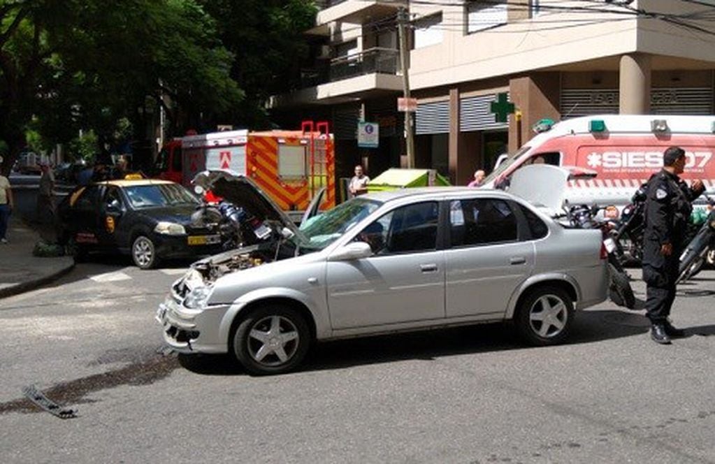 Un auto y un taxi chocaron en Italia y Brown. (Conclusión)