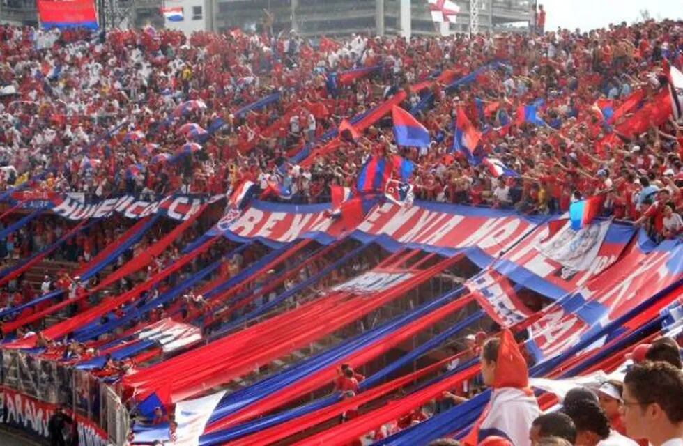 Hinchas de Independiente Medellín arrojaron jeringas con sangre a la cancha