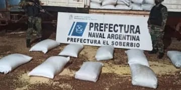Prefectura Naval Argentina decomisó granos de soja en El Soberbio