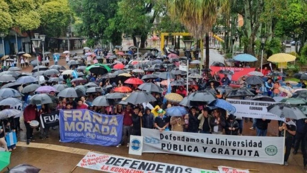 Movilización en Eldorado, plaza Sarmiento.