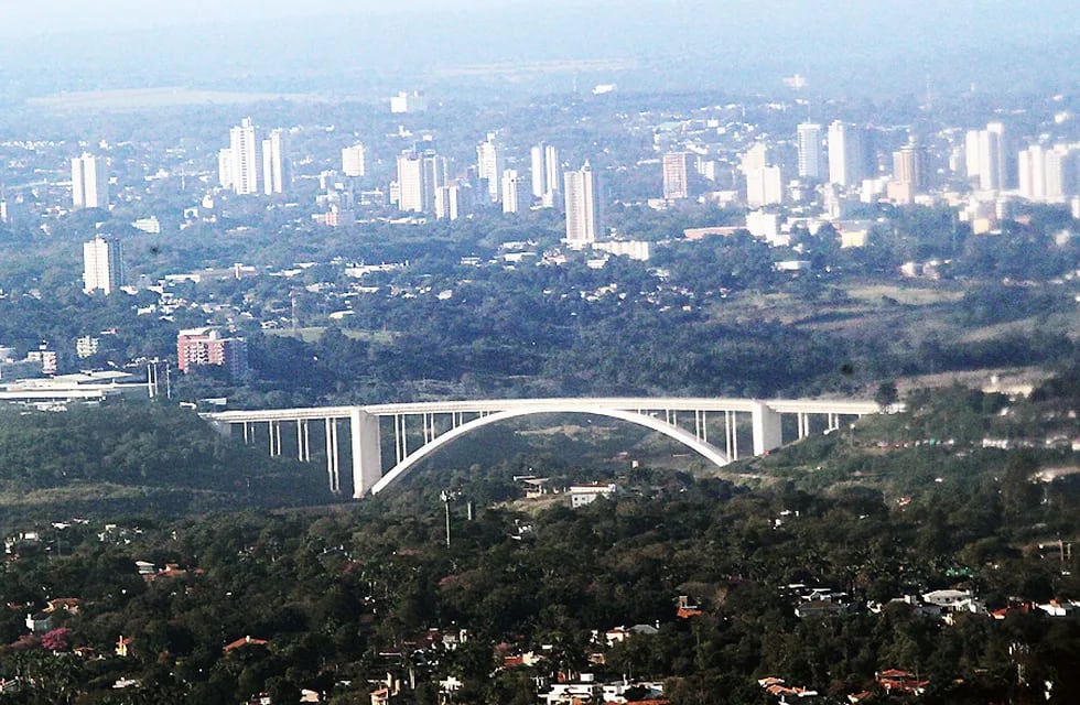 Puente de la Amistad que une Brasil con Paraguay, desde donde proviene la mayor cantidad de droga de contrabando.
