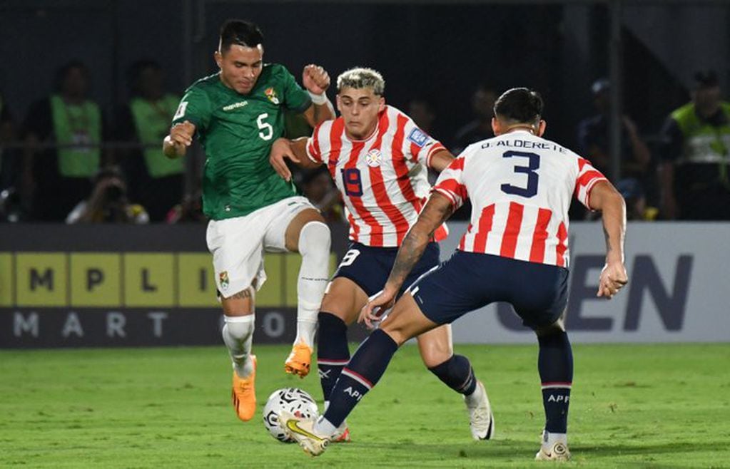 Ramón Sosa, de Talleres, sufrió una terrible lesión jugando para Paraguay, ante Bolivia, por eliminatorias.
