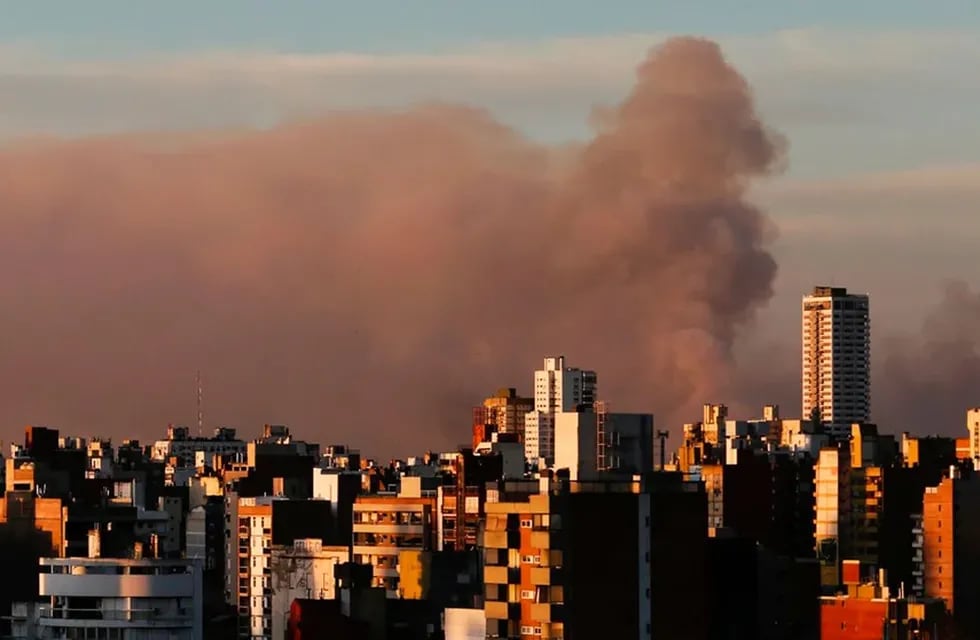 El humo se pudo percibir en gran parte de la Ciudad de Buenos Aires y en Provincia. Gentileza: Infobae.