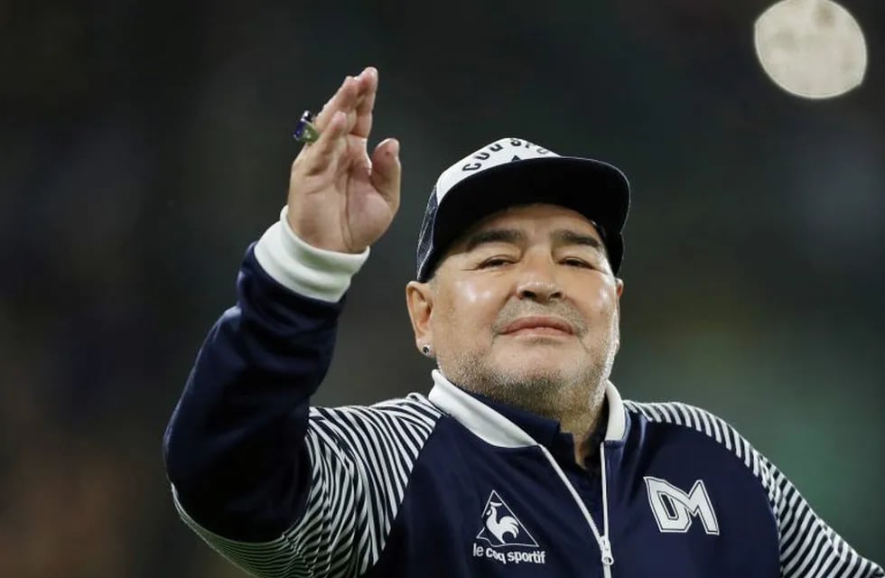 Diego Maradona estaría vinculado a Gimnasia hasta diciembre de 2021. REUTERS/Agustin Marcarian/File Photo