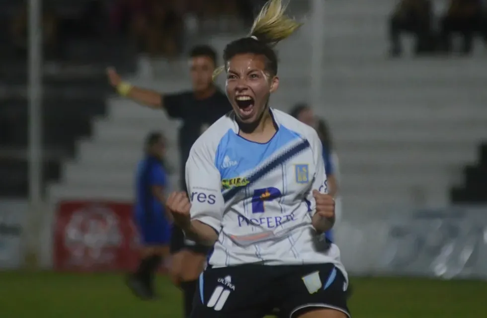 La puntaltense Julieta Romero convirtió dos goles en el triunfo de la Liga del Sur ante Villarino.