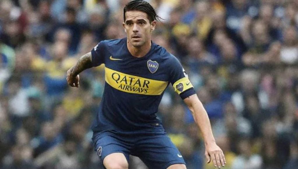 Fernando Gago, con la camiseta titular nueva de Boca.