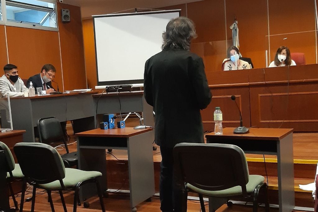 Mario Teruel frente al tribunal que juzgará a su hijo, acusado de abuso sexual (Ministerio Público Fiscal de Salta).
