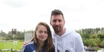 Estefanía Banini y Lionel Messi.