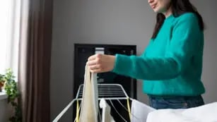 Cuál es la técnica japonesa viral para que se seque la ropa más rápido.