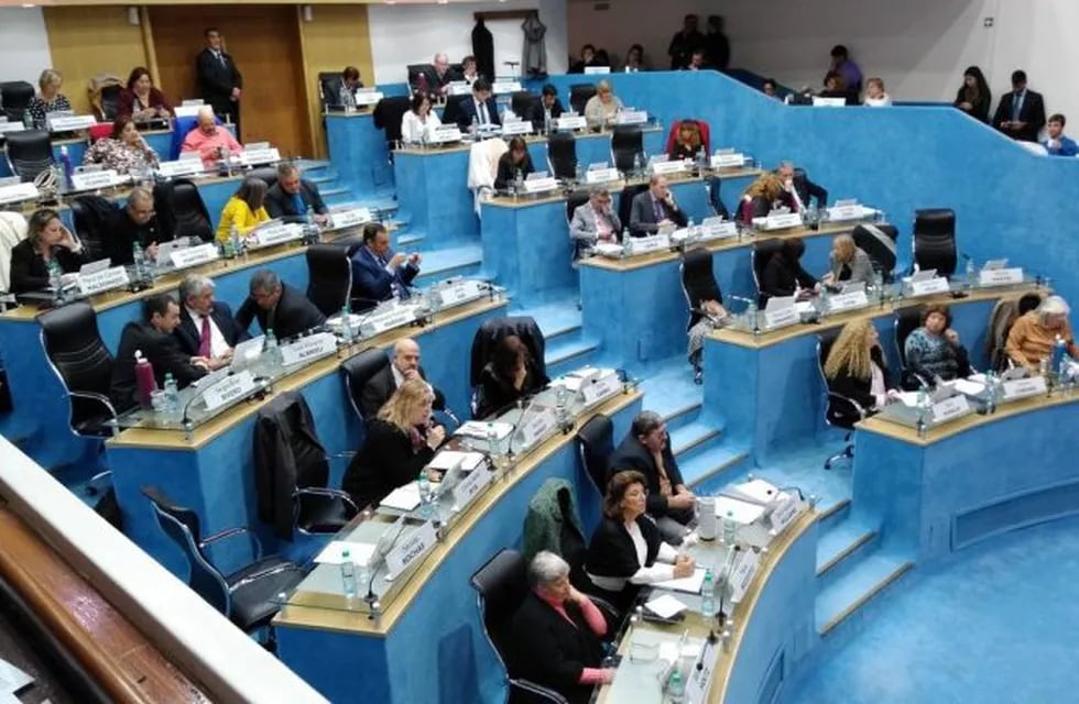 Los legisladores aprobaron el Impuesto a las Ganancias para estatales en Río Negro.