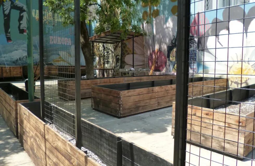 Vecinos denuncian que el gobierno “desmanteló” una plaza para el proyecto de el dueño de un restaurante