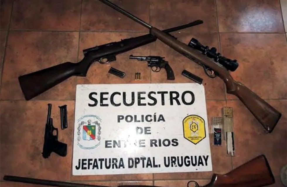 Armas Secuestradas\nCrédito: Policía Dtal Uruguay