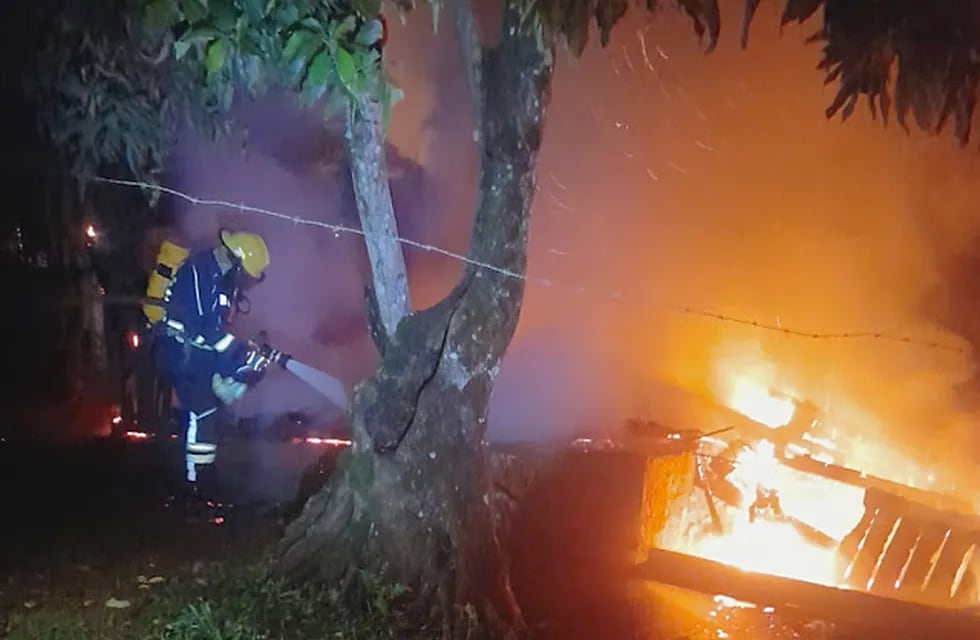 Se incendió una vivienda en San Vicente