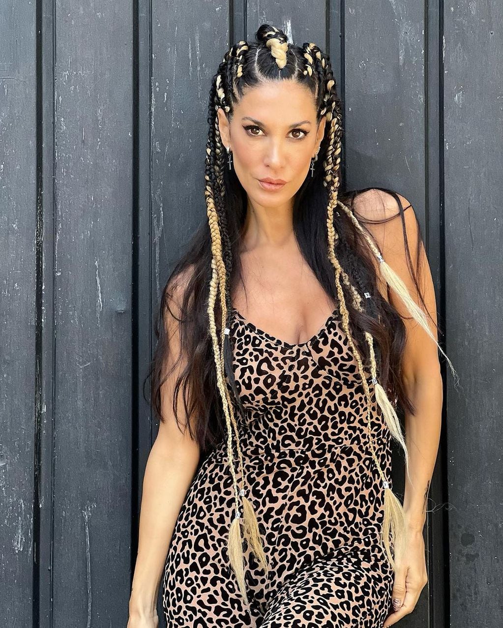 Silvina Escudero lució un estilo “safari” y arañó los corazones de sus fans con un catsuit leopardo.