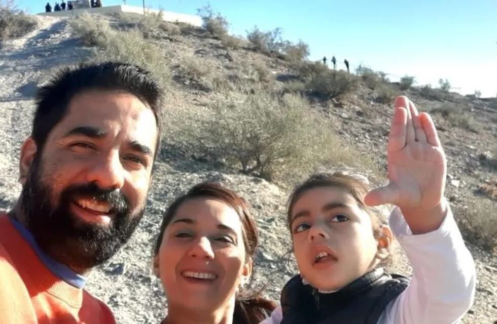 Catalina Valdéz junto a sus padres