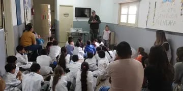 El Guardafauna Municipal Eduardo Álvarez brindó una charla en la Escuela Rural Nº 20