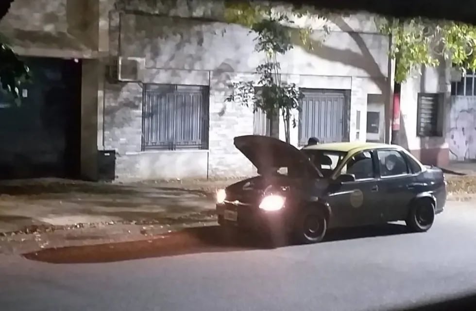 El Chevrolet Corsa detuvo su marcha entre Corrientes y Entre Ríos.